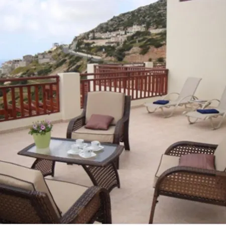 First Floor 2 Bedroom Apartment, Large Balcony, Amazing Sea Views, Communal Pool Peyia Exterior photo
