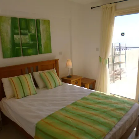 First Floor 2 Bedroom Apartment, Large Balcony, Amazing Sea Views, Communal Pool Peyia Exterior photo