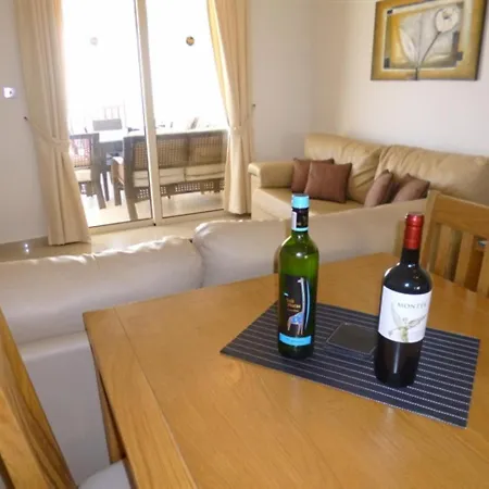 First Floor 2 Bedroom Apartment, Large Balcony, Amazing Sea Views, Communal Pool Peyia Exterior photo