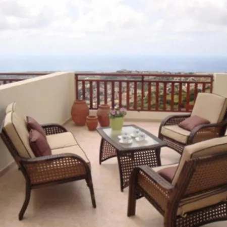 First Floor 2 Bedroom Apartment, Large Balcony, Amazing Sea Views, Communal Pool Peyia Exterior photo