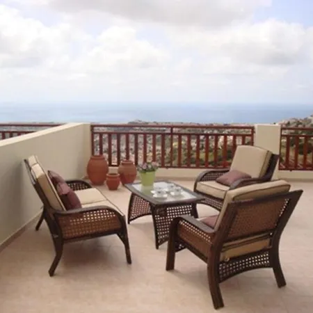 First Floor 2 Bedroom Apartment, Large Balcony, Amazing Sea Views, Communal Pool Peyia Exterior photo