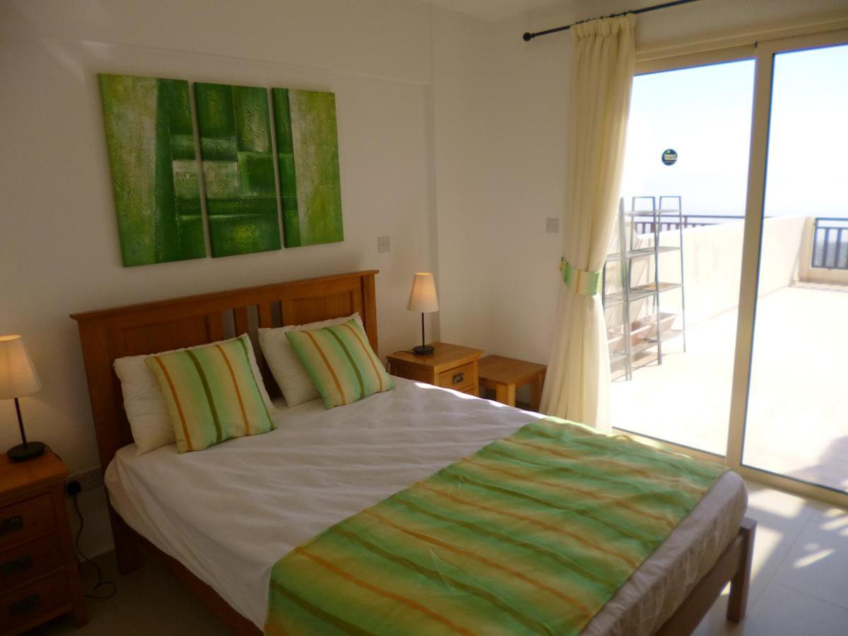 First Floor 2 Bedroom Apartment, Large Balcony, Amazing Sea Views, Communal Pool Apartment