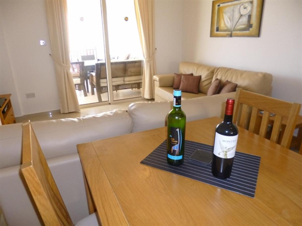 Apartment First Floor 2 Bedroom Apartment, Large Balcony, Amazing Sea Views, Communal Pool Peyia