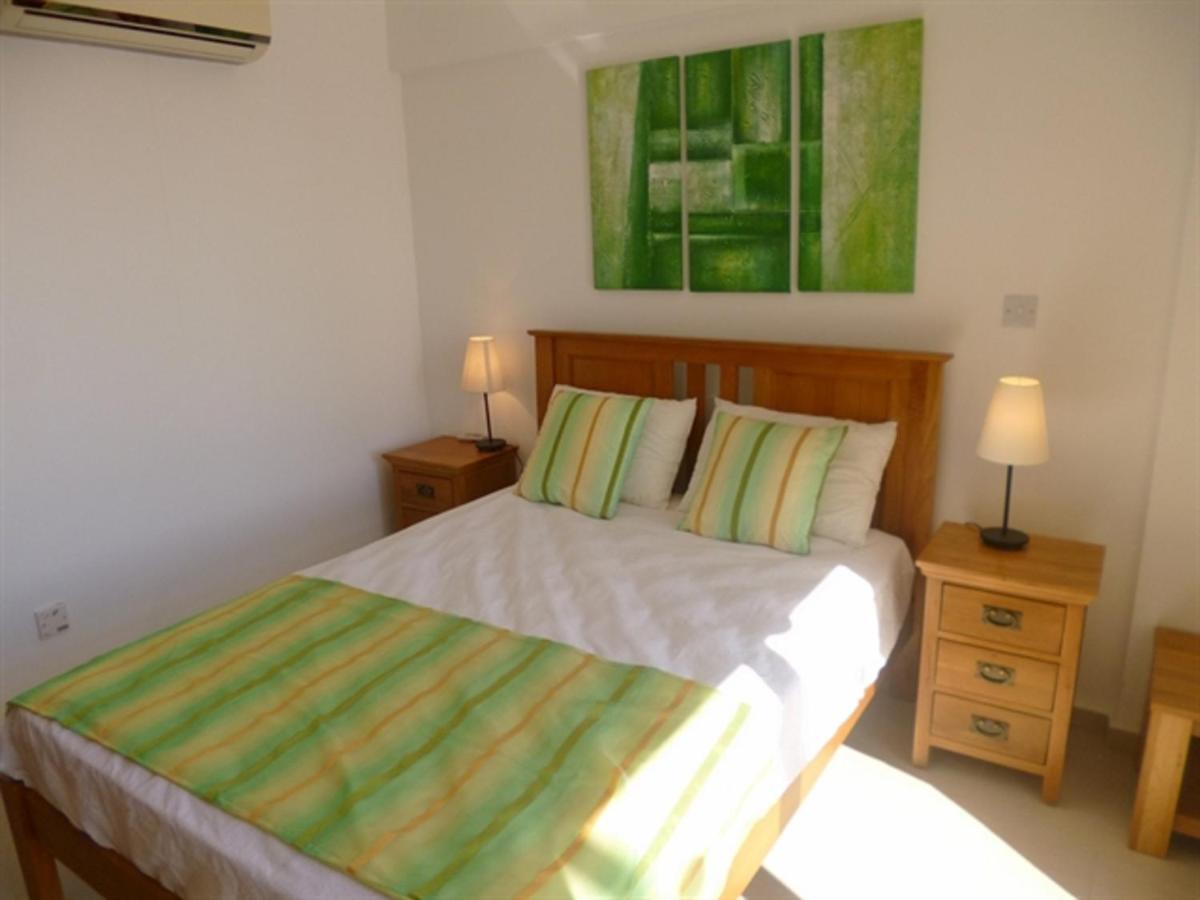 First Floor 2 Bedroom Apartment, Large Balcony, Amazing Sea Views, Communal Pool * Peyia