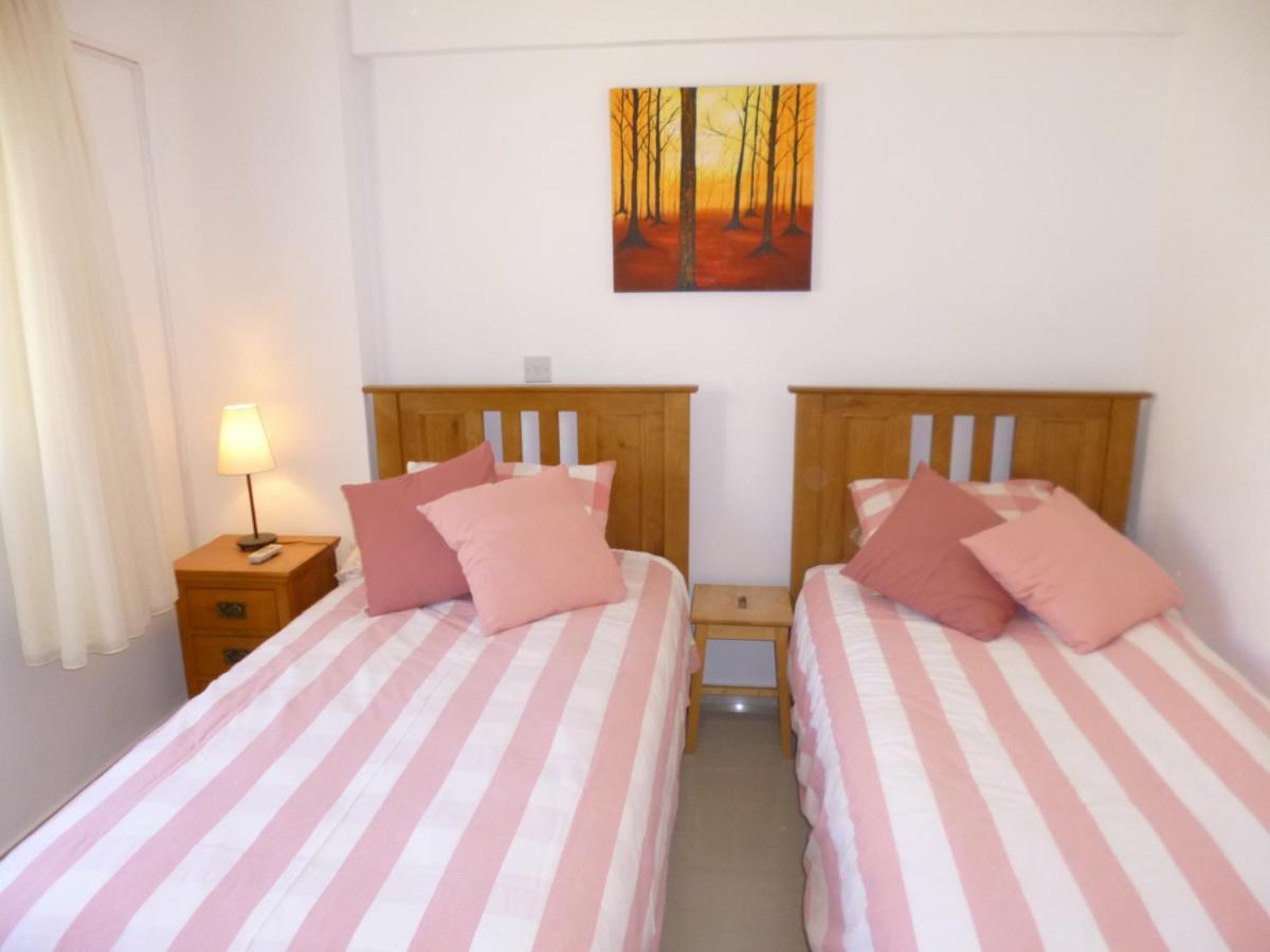 First Floor 2 Bedroom Apartment, Large Balcony, Amazing Sea Views, Communal Pool Peyia