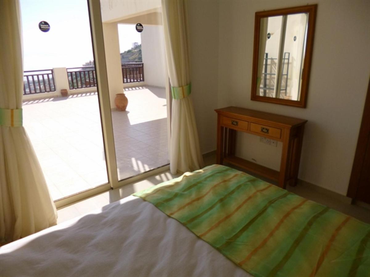 First Floor 2 Bedroom Apartment, Large Balcony, Amazing Sea Views, Communal Pool Apartment *