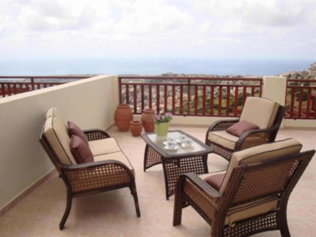 First Floor 2 Bedroom Apartment, Large Balcony, Amazing Sea Views, Communal Pool Apartment *