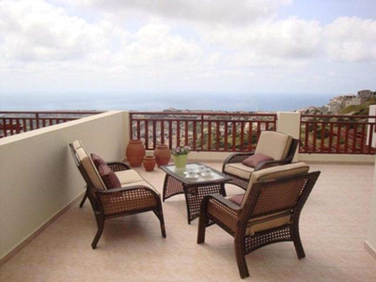 Apartment First Floor 2 Bedroom Apartment, Large Balcony, Amazing Sea Views, Communal Pool Peyia